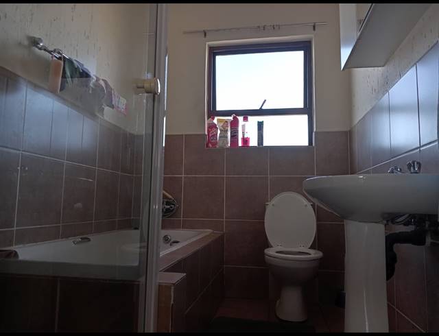 2 BEDROOM SECTIONAL TITLE FOR SALE IN BEYERS PARK